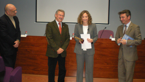 La profesora de la UCA Ana Carbonell recibe el XV Premio de Investigación del COLEF de Andalucía